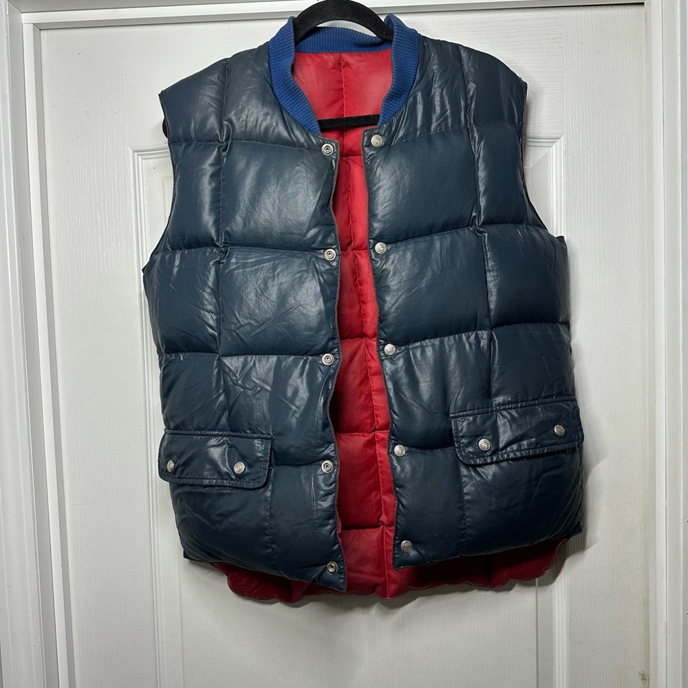Vintage 80’s Swan Brand Men's Navy and Red ReversibleDown Puffer Vest Medium